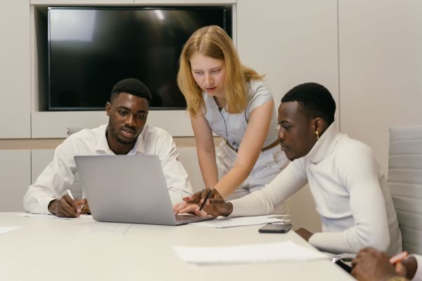 Pourquoi est-il important de promouvoir l'égalité des sexes dans le milieu professionnel ?